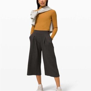 Lululemon Can You Feel The Pleat Woman's Crop Pants Sz 4 Gray Wide Leg High Rise